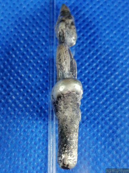 พระยอดธง​ เนื้อเงิน แกน5x13มม องค์พระ35มม สูงรวมแกน48มม รูปที่ 3