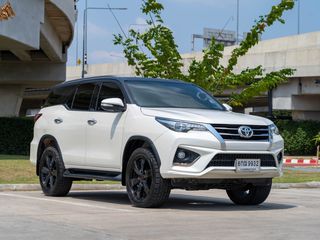 Toyota Fortuner 2.8 TRD Sportivo 4WD ปี  2017