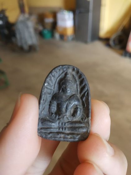 พระเนื้อดินผสมผงใบลาน(พระพิมพ์พระซุ้มกอเนื้อดำหลังเรียบ(ไม่ทราบพระเกจิที่สร้าง)(ไม่ทราบอายุและรุ่น)(290232))พระบ้านพระเครื่องราวของมงคล รูปที่ 6