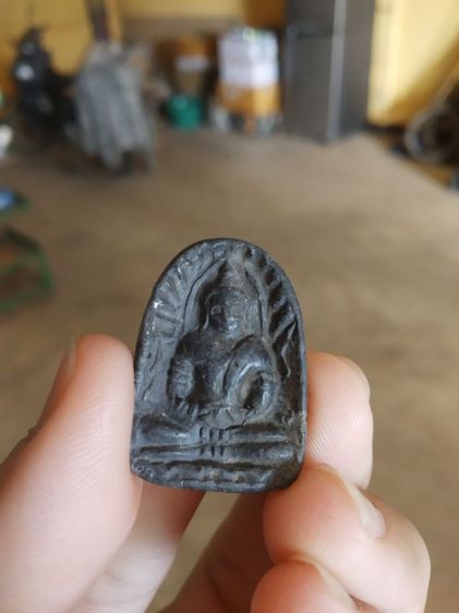 พระเนื้อดินผสมผงใบลาน(พระพิมพ์พระซุ้มกอเนื้อดำหลังเรียบ(ไม่ทราบพระเกจิที่สร้าง)(ไม่ทราบอายุและรุ่น)(290232))พระบ้านพระเครื่องราวของมงคล รูปที่ 3