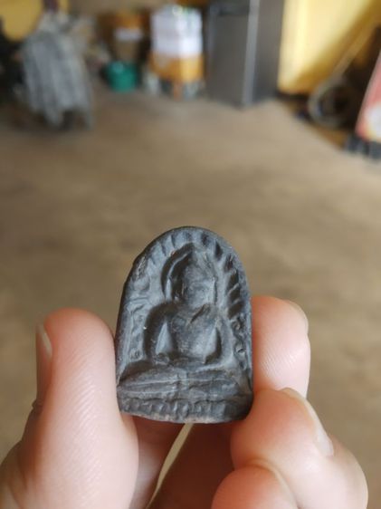 พระเนื้อดินผสมผง(พระซุ้มกอหลังเรียบออกสีเนื้อดำ(ไม่ทราบพระเกจิที่สร้าง)(ไม่ทราบอายุและรุ่น)(290233))พระบ้านพระเครื่องรางของมงคล รูปที่ 4