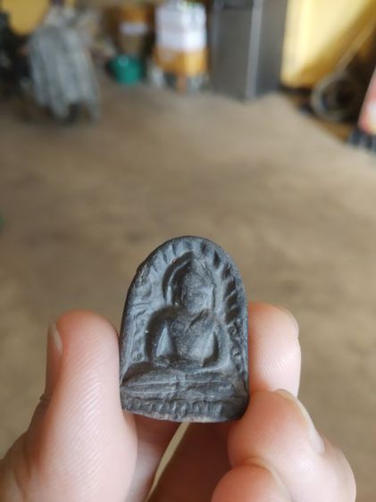 พระเนื้อดินผสมผง(พระซุ้มกอหลังเรียบออกสีเนื้อดำ(ไม่ทราบพระเกจิที่สร้าง)(ไม่ทราบอายุและรุ่น)(290233))พระบ้านพระเครื่องรางของมงคล รูปที่ 3