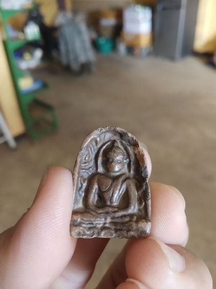 พระเนื้อดินพิมพ์กลาง(พระพิมพ์พระซุ้มกอหลังเรียบเนื้อสีน้ำตาลเข้ม(ไม่ทราบพระเกจิที่สร้าง)(290235))พระบ้านพระเครื่องรางของมงคล รูปที่ 3