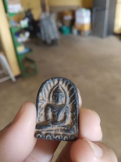 พระเนื้อดินผสมผงใบลาน(พระพิมพ์พระซุ้มกอหลังเรียบเนื้อดำ(ไม่ทราบพระเกจิที่สร้าง)(290236)(ไม่ทราบรุ่นและอายุ))พระบ้านพระเครื่องรางของมงคล รูปที่ 4