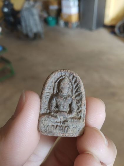 พระเนื้อดิน(พระพิมพ์พระซุ้มกอหลังเรียบสีน้ำตาลเทา(ไม่ทราบพระเกจิที่สร้าง)(ไม่ทราบอายุและรุ่น)(290237))พระบ้านพระเครื่องรางของมงคล รูปที่ 4