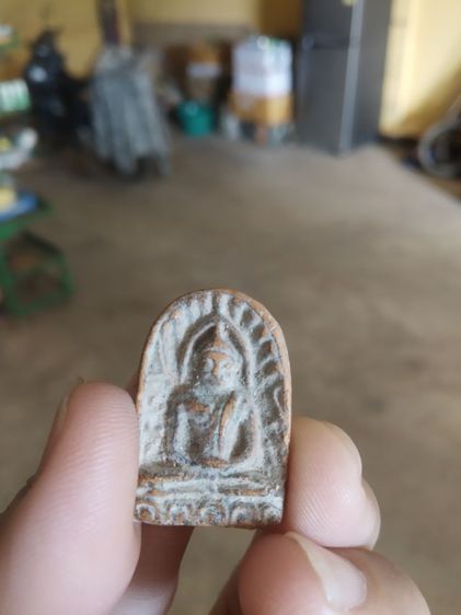 พระเนื้อดิน(พระซุ้มกอหลังเรียบสีน้ำตาลเข้ม(สภาพไม่ค่อยสวย)(ไม่ทราบพระเกจิที่สร้าง)(ไม่ทราบรุ่นและอายุ)(290238))พระบ้านพักเครื่องรางของมงคล รูปที่ 5