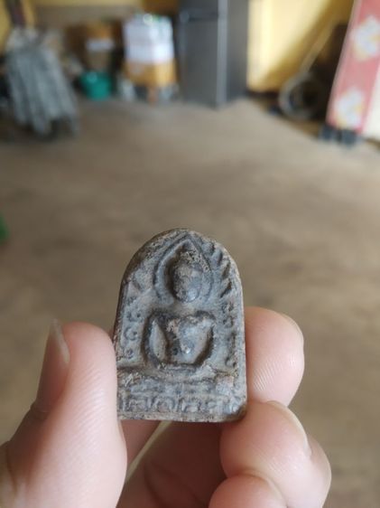 พระเนื้อดิน(พระพิมพ์พระซุ้มกอเนื้อดินหลังเรียบสีน้ำตาลเข้ม(ไม่ทราบเกจิที่สร้าง)(290239)(ไม่ทราบอายุและรุ่น))พระบ้านพระเครื่องรางของมงคล รูปที่ 3