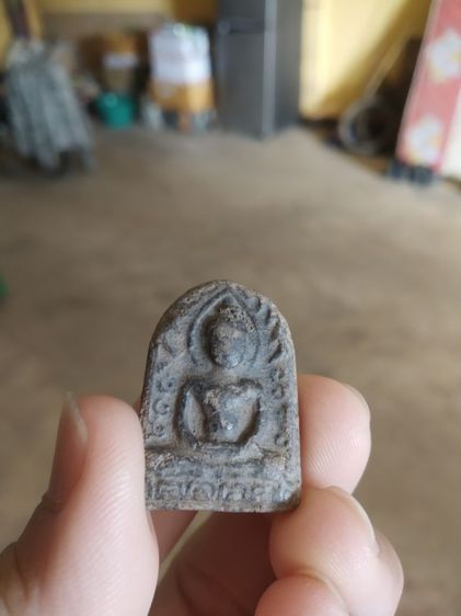 พระเนื้อดิน(พระพิมพ์พระซุ้มกอเนื้อดินหลังเรียบสีน้ำตาลเข้ม(ไม่ทราบเกจิที่สร้าง)(290239)(ไม่ทราบอายุและรุ่น))พระบ้านพระเครื่องรางของมงคล รูปที่ 4