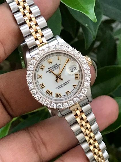 ROLEX OYSTER PERPETUAL DATEJUST 79173 White Dial (Lady)
🇨🇭 รูปที่ 4