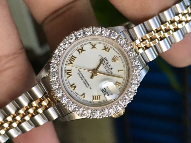 ROLEX OYSTER PERPETUAL DATEJUST 79173 White Dial (Lady)
🇨🇭 รูปที่ 5