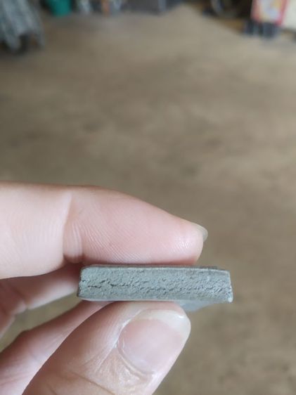 พระผงผสมว่านและผงเมตตา(พระอาจารย์ภัทร(วัดคลองลาว)(สิงห์ป้อนเหยื่อ)(จังหวัดจันทบุรี)(เนื้อออกสีเทา))พระบ้านพระเครื่องรางของมงคล รูปที่ 17