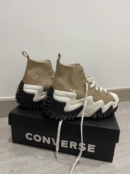 รองเท้า Converse