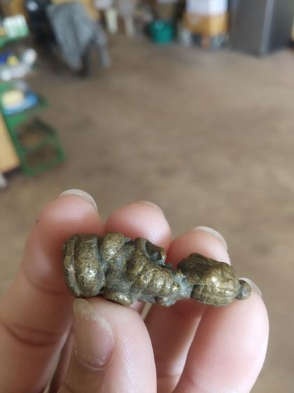 พระเนื้อทองเหลือง(พระอุปคุตถือดอกบัวหลังยันต์(มีลักษณะคล้ายพิมพ์พระกริ่งตั๊กแตน)(ไม่ทราบเกจิที่สร้าง)(020303))พระบ้านพระเครื่องรางของมงคล รูปที่ 12