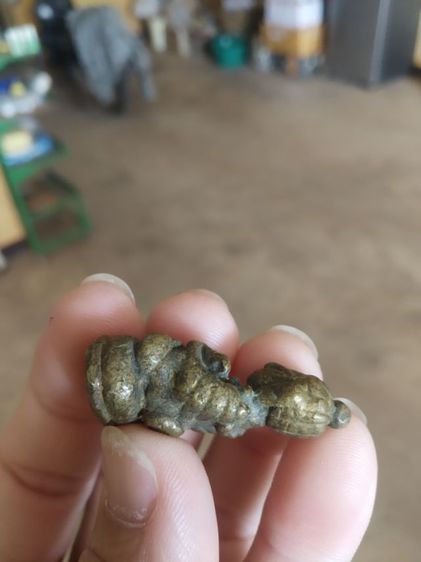 พระเนื้อทองเหลือง(พระอุปคุตถือดอกบัวหลังยันต์(มีลักษณะคล้ายพิมพ์พระกริ่งตั๊กแตน)(ไม่ทราบเกจิที่สร้าง)(020303))พระบ้านพระเครื่องรางของมงคล รูปที่ 13