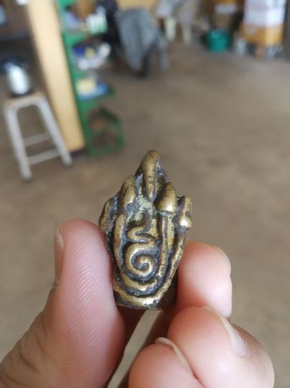 พระเนื้อทองเหลือง(พระรูปหล่อพระอุปคุตถือดอกบัวหลังยันต์พิมพ์ตั๊กแตน(ไม่ทราบเกจิที่สร้าง)(020306))พระบ้านพระเครื่องรางของมงคล รูปที่ 6