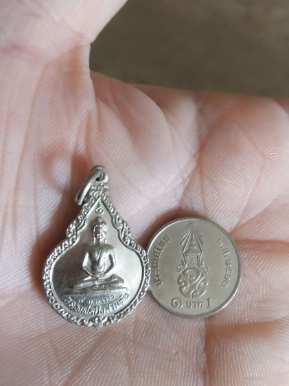 พระเหรียญเนื้อกะไหล่เงินพิมพ์เล็ก(พระหลวงพ่อบึงสามพันวัดบ้านโพด(เพชรบูรณ์ปี2522))พระบ้านพระเครื่องรางของมงคล รูปที่ 2