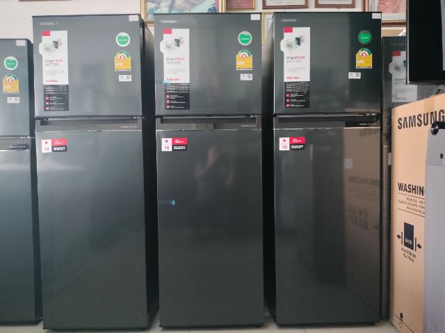 ตู้เย็น 2 ประตู toshiba ระบบ inverter 8.9 คิวเป็นสินค้าใหม่ยังไม่ผ่านการใช้งานประกันศูนย์ toshiba ราคา 6,900 บาท