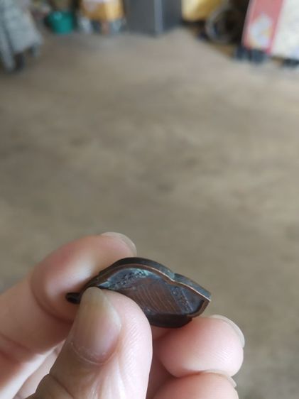 พระเหรียญเนื้อทองแดง(เหรียญพระหลวงพ่อเพชร(วัดพระธาตุศรีจอมทองวรวิหาร)(รุ่นคืนถิ่น)(จังหวัดเชียงใหม่ปี2541))พระบ้านพระเครื่องรางของมงคล รูปที่ 8