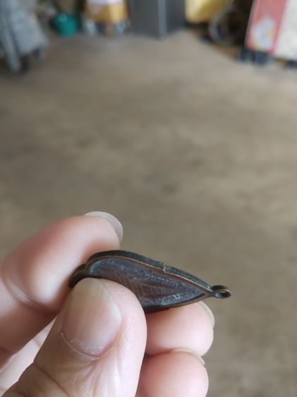 พระเหรียญเนื้อทองแดง(เหรียญพระหลวงพ่อเพชร(วัดพระธาตุศรีจอมทองวรวิหาร)(รุ่นคืนถิ่น)(จังหวัดเชียงใหม่ปี2541))พระบ้านพระเครื่องรางของมงคล รูปที่ 16