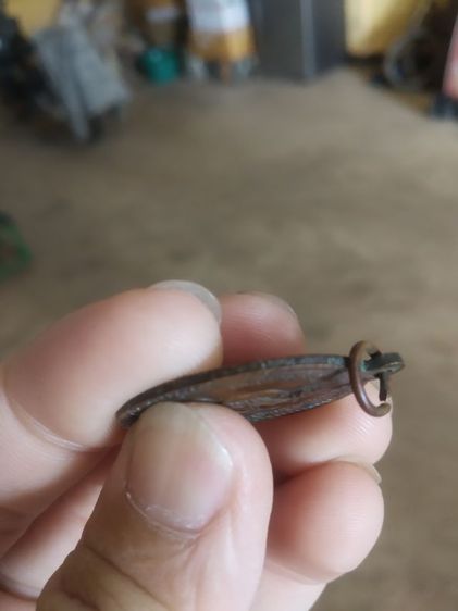 พระเหรียญเนื้อทองแดงรูปทรงไข่(พระเทพสิงห์บูรพาจารย์(จรัญ)หลังพระหลวงพ่อหินวัดโพกรวม(จังหวัดสิงห์บุรีปี2547))พระบ้านพระเครื่องรางของมงคล รูปที่ 12