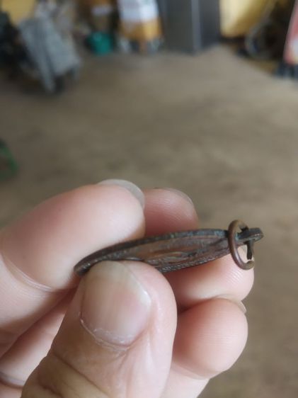 พระเหรียญเนื้อทองแดงรูปทรงไข่(พระเทพสิงห์บูรพาจารย์(จรัญ)หลังพระหลวงพ่อหินวัดโพกรวม(จังหวัดสิงห์บุรีปี2547))พระบ้านพระเครื่องรางของมงคล รูปที่ 11