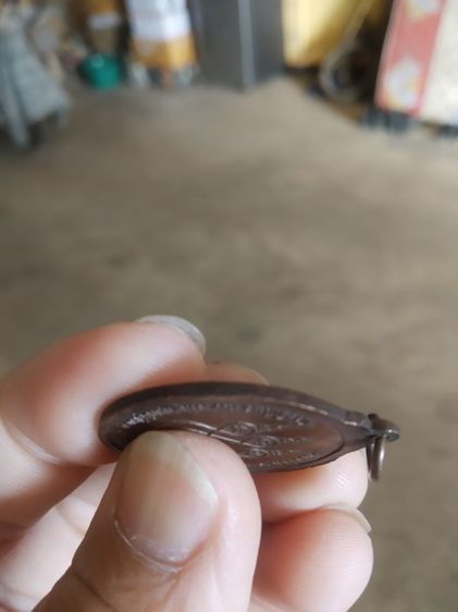 พระเหรียญเนื้อทองแดงรูปทรงไข่(พระหลวงปู่อินทร์วัดท่าเกวียน(จังหวัดประจวบคีรีขันธ์)ที่ระลึกในงานวางศิลาฤกษ์อุโบสถ)พระบ้านพระเครื่องรางของมงคล รูปที่ 9