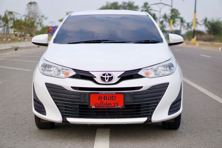 Toyota Yaris ATIV 2018 1.2 J Sedan เบนซิน ไม่ติดแก๊ส เกียร์อัตโนมัติ ขาว รูปที่ 2