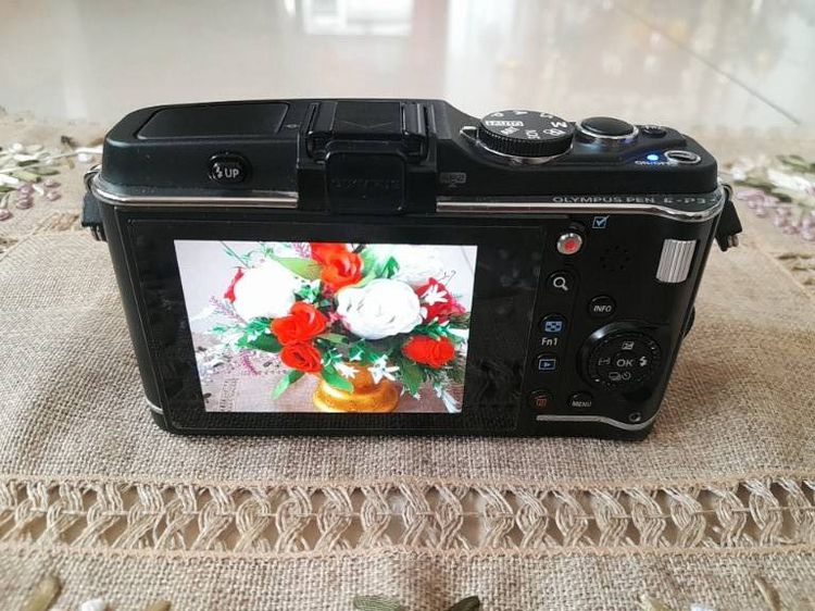 ขายกล้องโอลิมปัส olympus pen e-p3 + lens 35mm F1.6 เลนส์หน้าชัดหลังเบลอ ที่ชาร์จ สายคล้องกล้อง เมม8gb จอแสดงผลแบบทัชสกรีน Full HD video รูปที่ 4