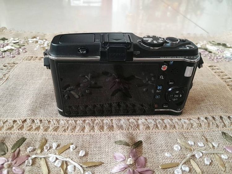 ขายกล้องโอลิมปัส olympus pen e-p3 + lens 35mm F1.6 เลนส์หน้าชัดหลังเบลอ ที่ชาร์จ สายคล้องกล้อง เมม8gb จอแสดงผลแบบทัชสกรีน Full HD video รูปที่ 7