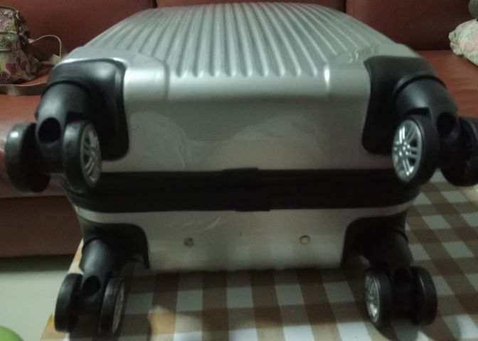 กระเป๋าเดินทางล้อลาก 20 นิ้ว สีเงิน รูปที่ 10