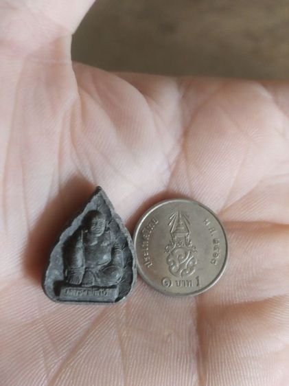 พระเนื้อผงผสมว่านดำพิมพ์เล็ก(พระหลวงพ่อโบ้ย(พระสังกัจจายน์)วัดเขาดิน(จังหวัดอยุธยา))พระบ้านพระเครื่องรางของมงคล รูปที่ 6