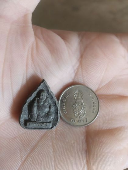 พระเนื้อผงผสมว่านดำพิมพ์เล็ก(พระหลวงพ่อโบ้ย(พระสังกัจจายน์)วัดเขาดิน(จังหวัดอยุธยา))พระบ้านพระเครื่องรางของมงคล รูปที่ 4