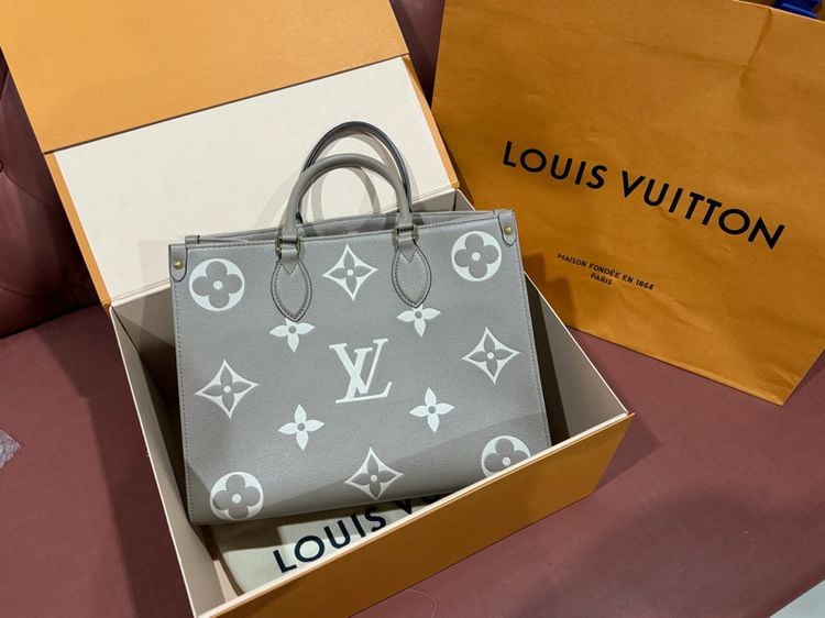 Louis Vuitton Onthego MM Tote Bag M45494 Monogram Empreinte รูปที่ 1