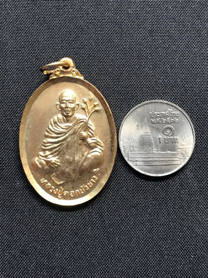 เหรียญ หลวงปู่ดอกบัวขาว วัดวชิรธรรมสาธิต กรุงเทพ พ.ศ.๒๕๒๓ กะไหล่ทอง สวยครับ รูปที่ 3