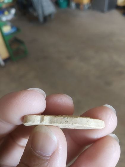 พระเนื้อผงผสมว่าน(พระผงรูปเหมือนพระหลวงพ่อฉิน(วัดคลองน้ำดำ)(รุ่นที่สอง)(รุ่นเมตตา)(จังหวัดระยองปี2540))พระบ้านพระเครื่องรางของมงคล รูปที่ 11