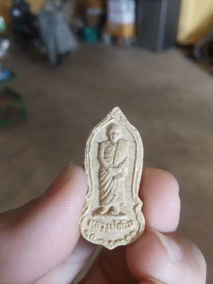 พระเนื้อผงผสมว่าน(พระผงรูปเหมือนพระหลวงพ่อฉิน(วัดคลองน้ำดำ)(รุ่นที่สอง)(รุ่นเมตตา)(จังหวัดระยองปี2540))พระบ้านพระเครื่องรางของมงคล รูปที่ 3