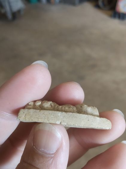 พระเนื้อว่านผสมผง(พระพิมพ์พระรูปเหมือน(พระหลวงปู่ทวดหลังเรียบด้านหลังมีรอยจาร)(ไม่ทราบพระเกจิที่สร้าง)(030302))พระบ้านพระเครื่องรางของมงคล รูปที่ 15