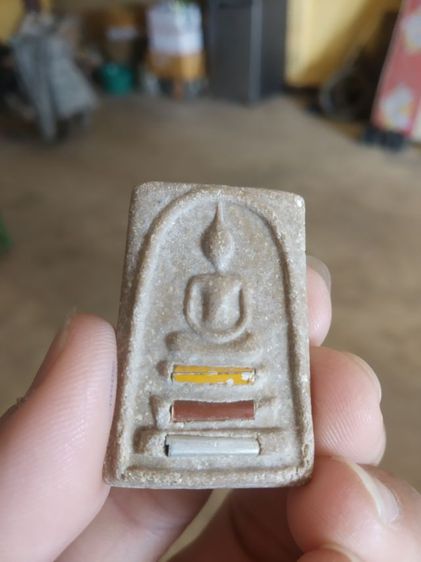 พระเนื้อผงผสมมวลสาร(พระสมเด็จฝังตะกรุดพระหลวงพ่อชิ้นวัดกุ่มโคกเคาะ(พระเกจิเมืองสุพรรณ))พระบ้านพระเครื่องรางของมงคล รูปที่ 2