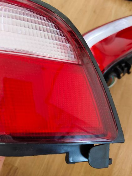 ไฟท้าย Toyota Corolla EE-AE100-101 USA SPEC แบบขาวแดง ปี94-95 เป็นของใหม่ งานดี เคลือบเลนส์ไฟกันแดดกันร้อนมาให้แล้วอย่างดี รูปที่ 4