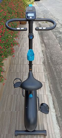 จักรยานออกกำลังกาย  DOMYOS. รุ่น  120  สีฟ้าดำ  สภาพใหม่  ใช้งานได้ปรกติ  ปรับแรงต้านได้  8  ระดับ   หน้าจอแสดงผล  LCD.  รูปที่ 10