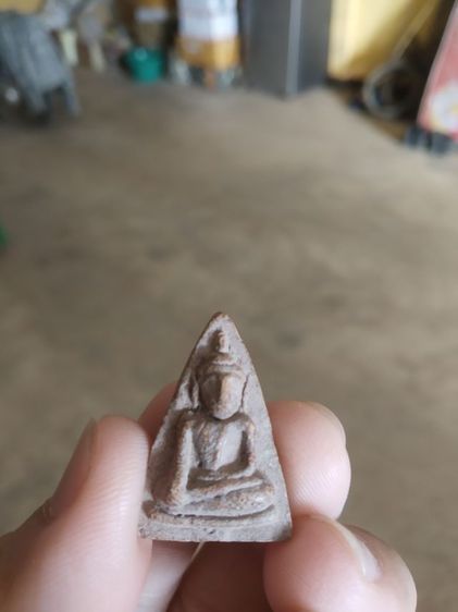 พระเนื้อดินพิมพ์เล็ก(พระพิมพ์พระนางพญาหลังเรียบไม่ทราบเกจิที่สร้าง(040324))พระบ้านพระเครื่องรางของมงคล รูปที่ 2