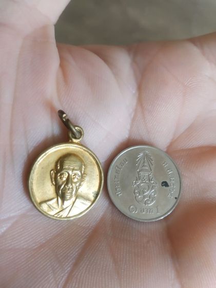 พระเหรียญเนื้อกะไหล่ทองพิมพ์เล็ก(พระหลวงพ่อสมศักดิ์วัดธรรมศาลา(80ปี)(จังหวัดนครปฐมปี2538))พระบ้านพระเครื่องรางของมงคล รูปที่ 5