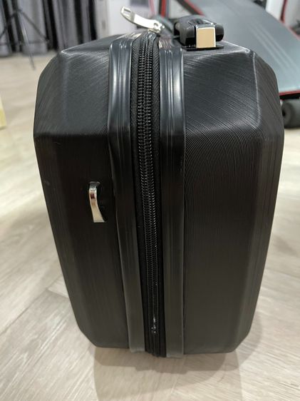BlackCase กระเป๋าเดินทางของใหม่ ป้ายห้อย โคตรสวย ของจริงเป้นสีดำแบบเงาๆ มีสายคล้องกระเป๋าได้ด้วย รูปที่ 7