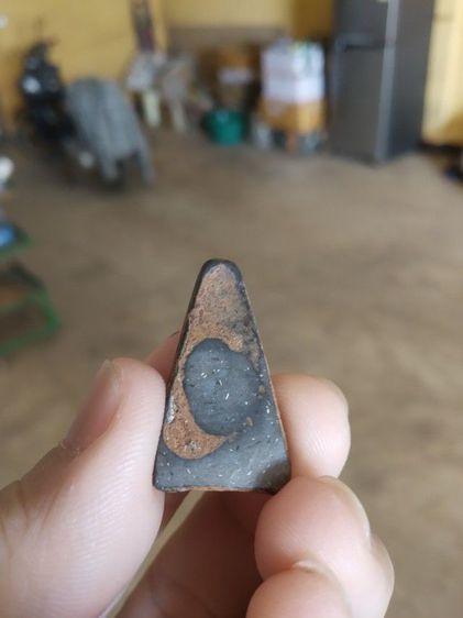 พระเนื้อดินผสมผงใบลาน(พระพิมพ์พระผงสุพรรณหลังเรียบ(ไม่ทราบพระเกจิที่สร้าง)(ไม่ทราบที่มา)(เนื้อออกสีดำ)(050301))พระบ้านพระเครื่องรางของมงคล รูปที่ 5