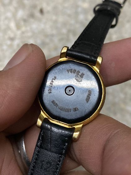 นาฬิกายี่ห้อ SNOOPY  by VEGA  วินเทจ ปีเก่า  1958   ควอทซ์เลดี้ แท้มือสอง สายเปลี่ยนใหม่  1800฿ รูปที่ 2