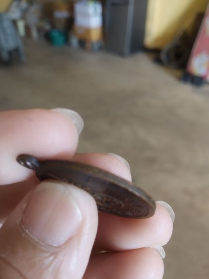 พระเหรียญเนื้อทองแดงรูปทรงไข่(พระรูปเหมือนพระหลวงพ่อชินวัดวังผาแดง(จังหวัดกาญจนบุรี)(รุ่นบุญรักษาปลอดภัย))พระบ้านพระเครื่องรางของมงคล รูปที่ 15