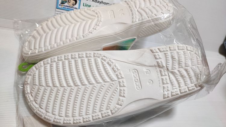 Crocs classic ©️rocs solarized sandal ของแท้ของใหม่เอาไปถูกๆเพียง 890 บาท รูปที่ 2