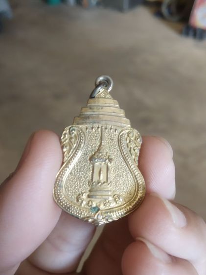 พระเหรียญเนื้อกะไหล่ทอง(พระพิมพ์พระหลวงพ่อมงคลทิพย์วารี(วัดนางชี)(จังหวัดกรุงเทพมหานครปี2538))พระบ้านพระเครื่องรางของมงคล รูปที่ 8