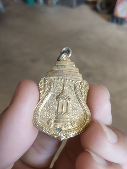 พระเหรียญเนื้อกะไหล่ทอง(พระพิมพ์พระหลวงพ่อมงคลทิพย์วารี(วัดนางชี)(จังหวัดกรุงเทพมหานครปี2538))พระบ้านพระเครื่องรางของมงคล รูปที่ 6