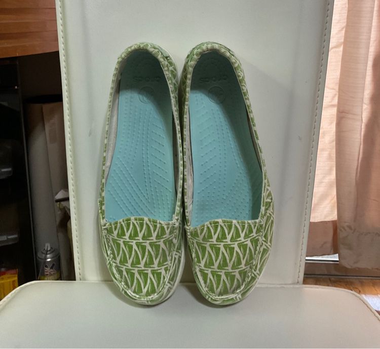 รองเท้าคัทชู Crocs รูปที่ 15